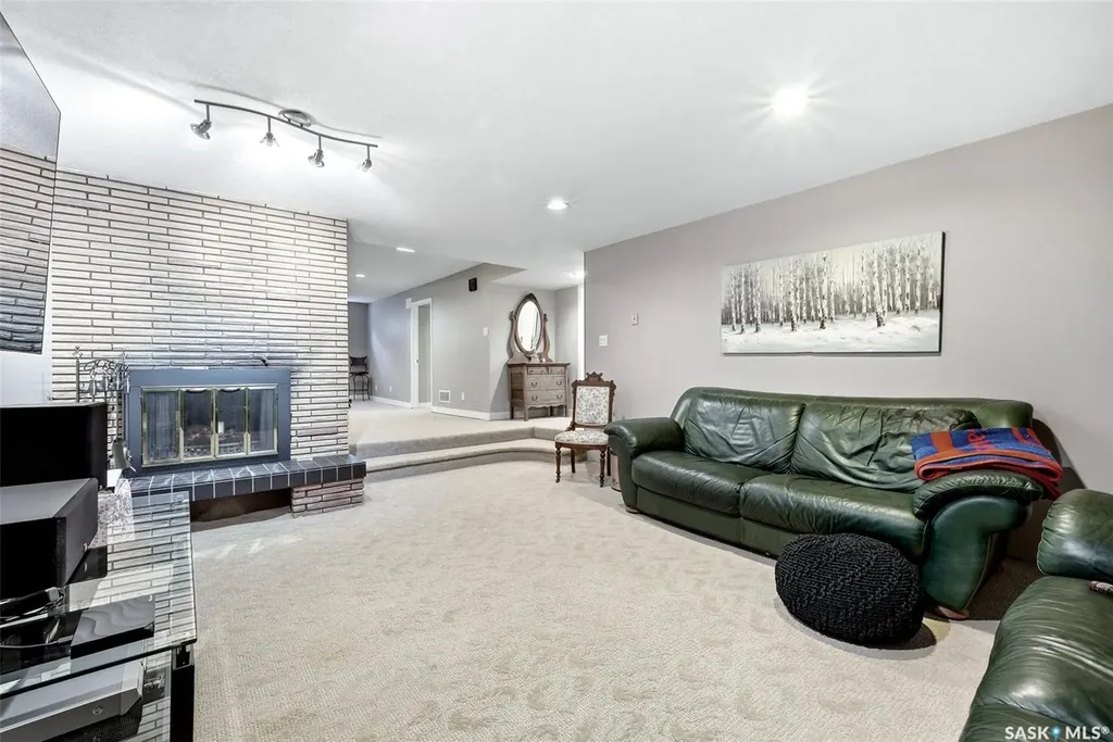 4220 Hillsdale Street Regina SK S4S 3Z2