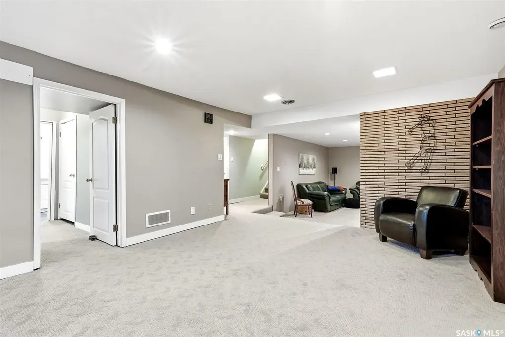 4220 Hillsdale Street Regina SK S4S 3Z2