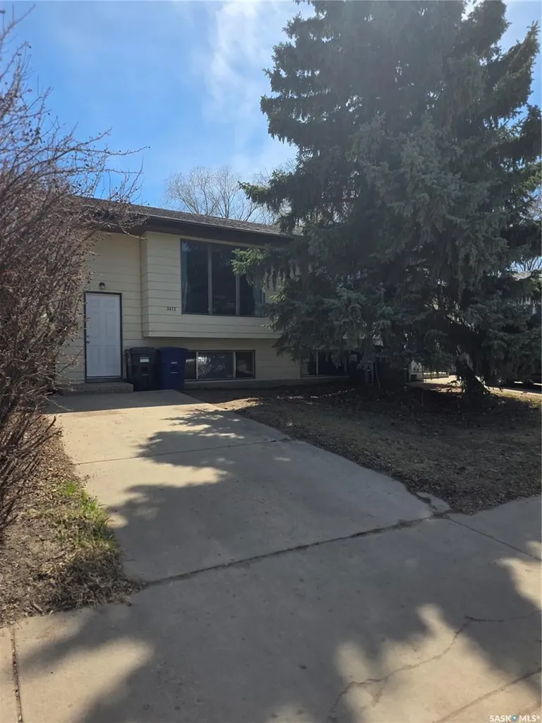 3615-3617 Fairlight Drive Saskatoon SK S7M 4L7