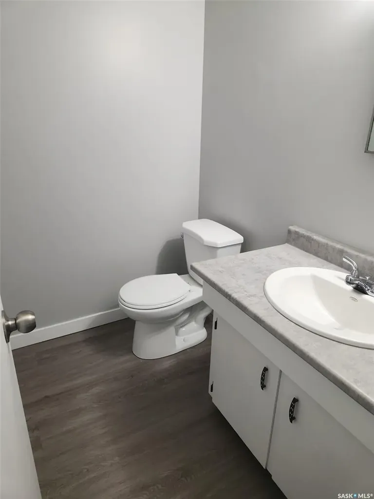 3615-3617 Fairlight Drive Saskatoon SK S7M 4L7