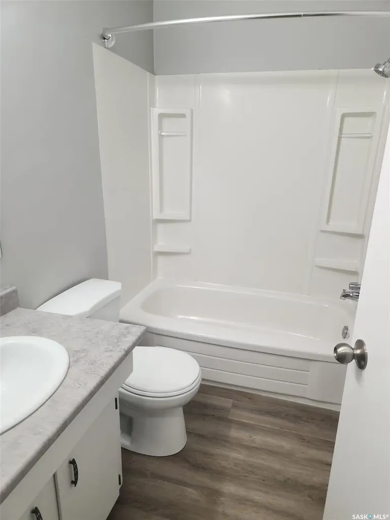3615-3617 Fairlight Drive Saskatoon SK S7M 4L7
