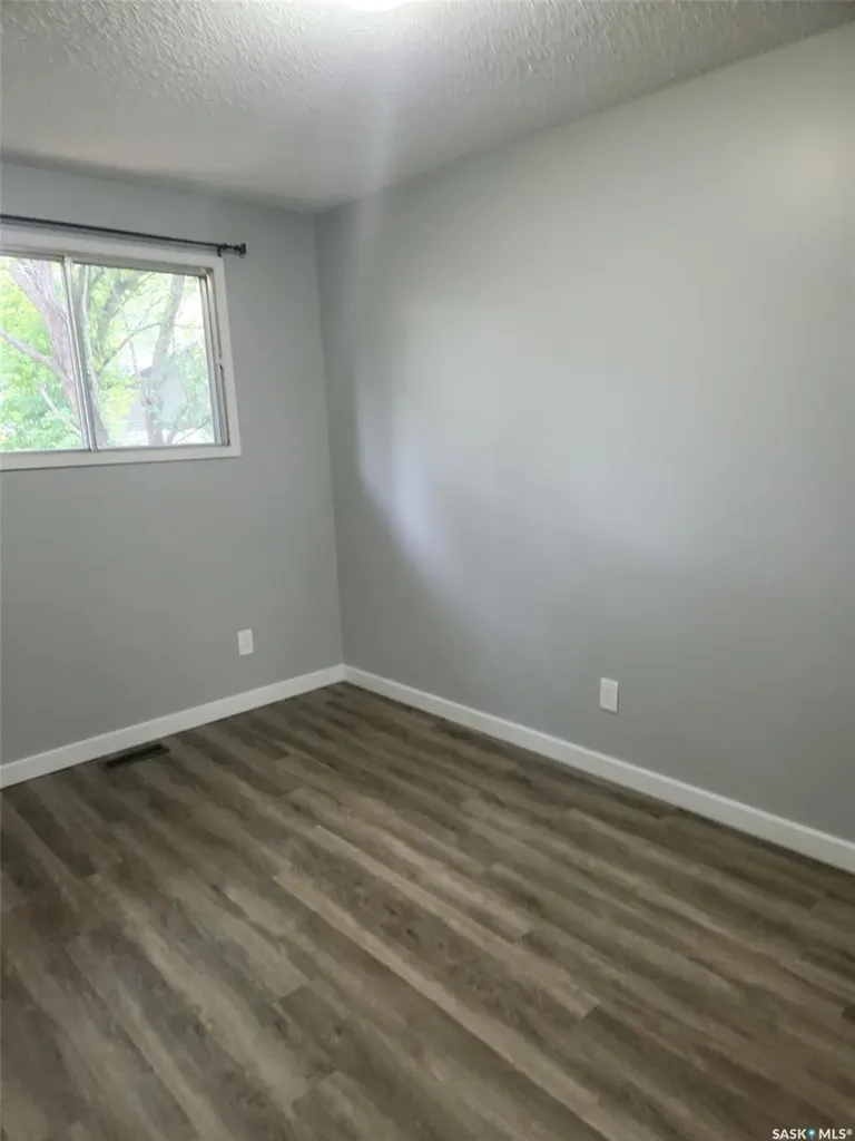 3615-3617 Fairlight Drive Saskatoon SK S7M 4L7