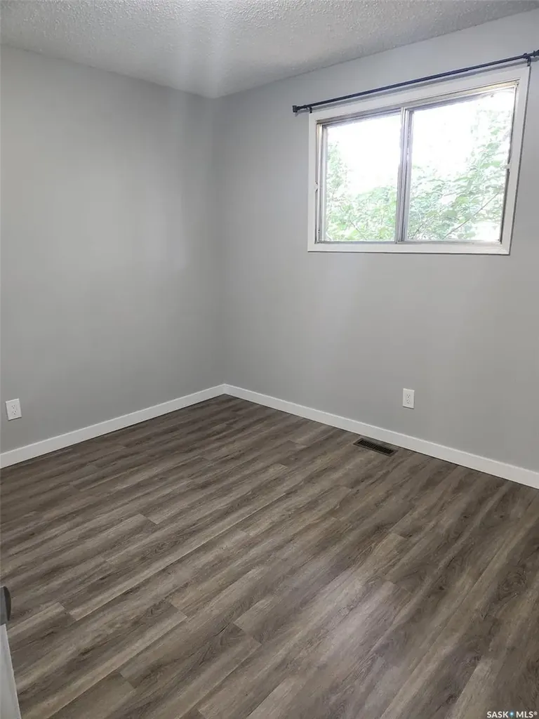 3615-3617 Fairlight Drive Saskatoon SK S7M 4L7