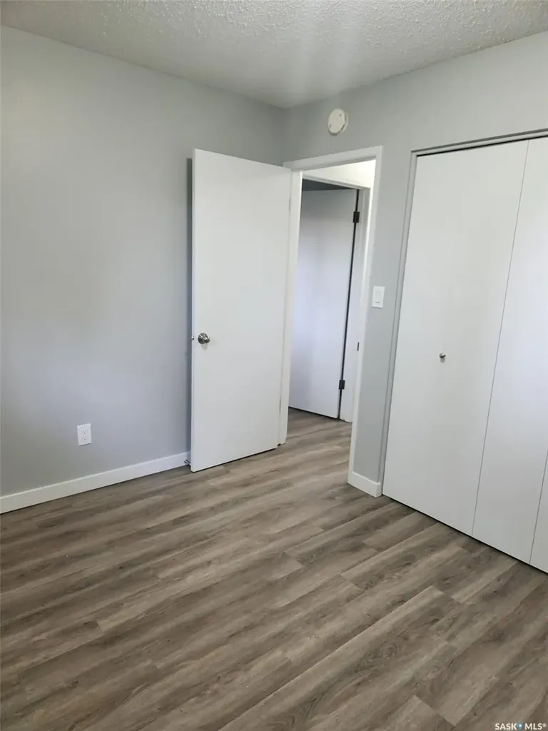 3615-3617 Fairlight Drive Saskatoon SK S7M 4L7