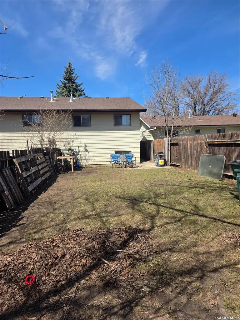 3615-3617 Fairlight Drive Saskatoon SK S7M 4L7