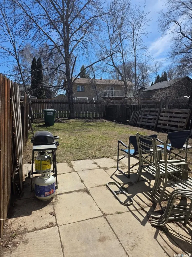 3615-3617 Fairlight Drive Saskatoon SK S7M 4L7