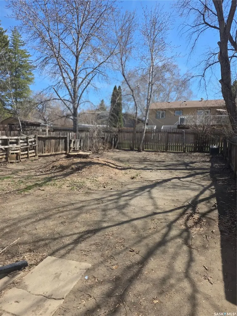 3615-3617 Fairlight Drive Saskatoon SK S7M 4L7