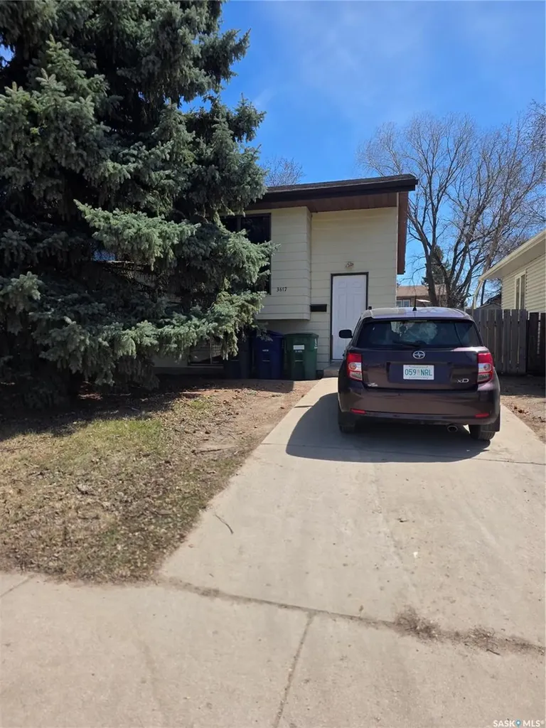 3615-3617 Fairlight Drive Saskatoon SK S7M 4L7
