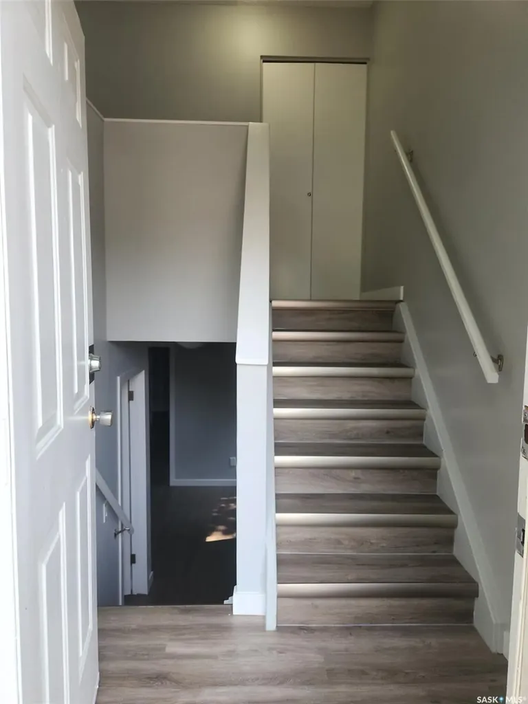 3615-3617 Fairlight Drive Saskatoon SK S7M 4L7