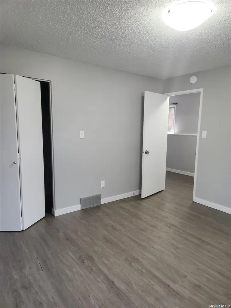 3615-3617 Fairlight Drive Saskatoon SK S7M 4L7