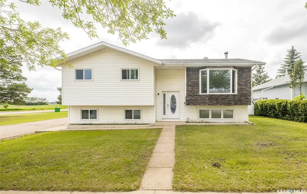 3367 15th Avenue E Prince Albert SK S6V 7V3