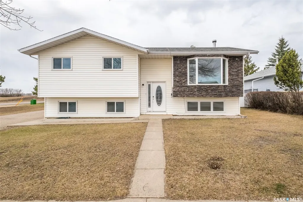 3367 15th Avenue E Prince Albert SK S6V 7V3