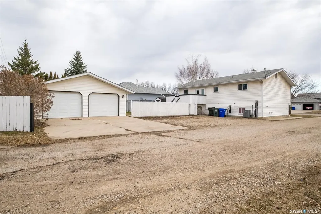 3367 15th Avenue E Prince Albert SK S6V 7V3