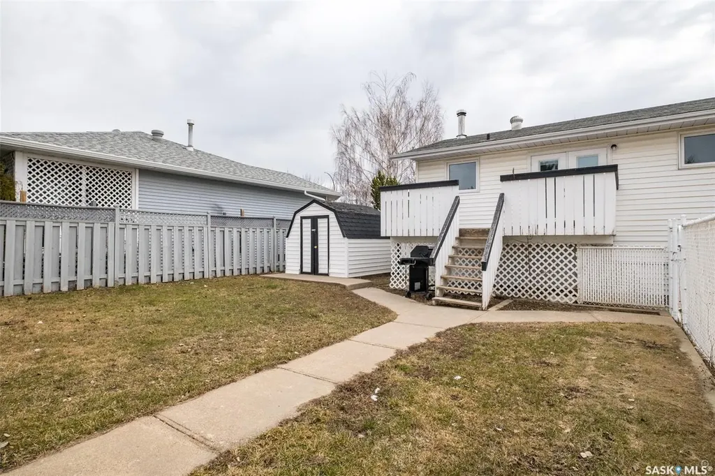 3367 15th Avenue E Prince Albert SK S6V 7V3