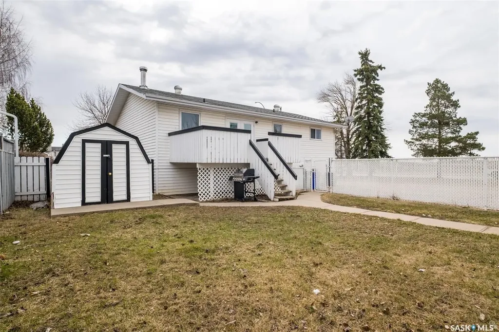 3367 15th Avenue E Prince Albert SK S6V 7V3