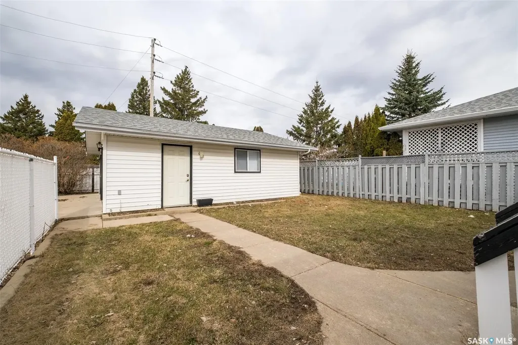 3367 15th Avenue E Prince Albert SK S6V 7V3
