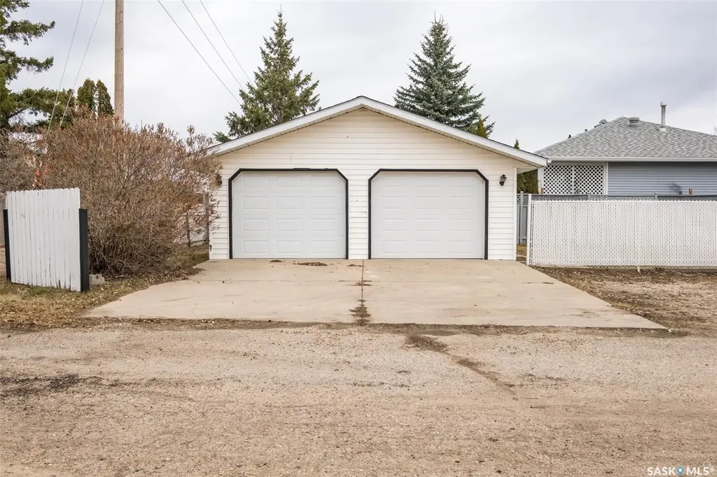3367 15th Avenue E Prince Albert SK S6V 7V3
