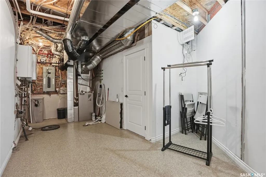102 Thode Avenue Saskatoon SK S7W 1A1