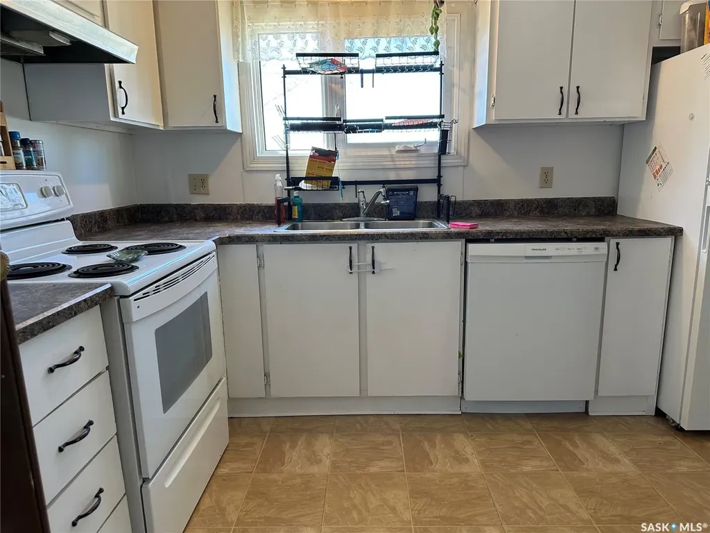 129 Laing Crescent Weyburn SK S4H 2R8