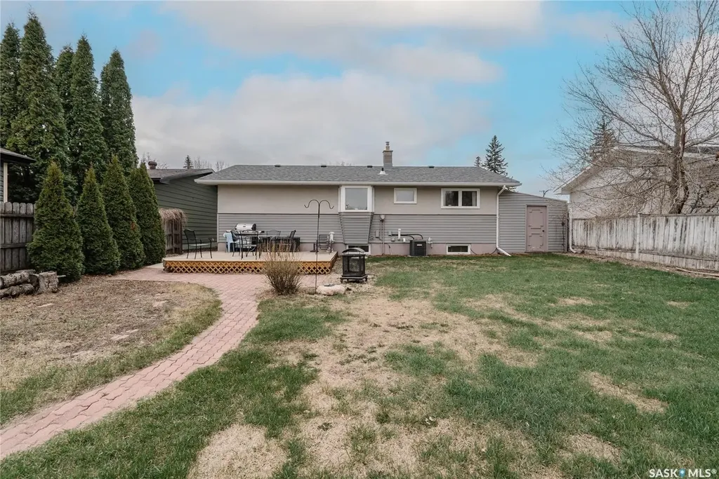 134 Maclean Crescent Saskatoon SK S7J 2R7