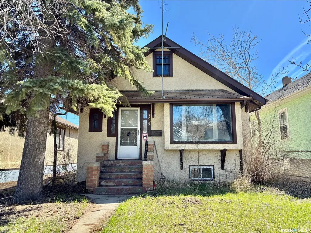 1337 Mctavish Street Regina SK S4T 3W1