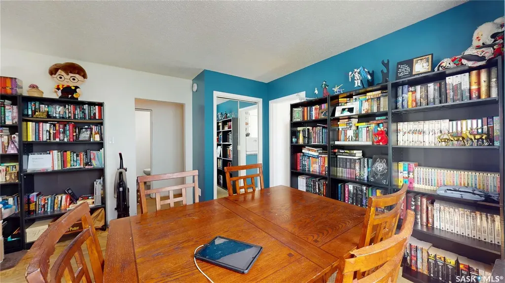 1337 Mctavish Street Regina SK S4T 3W1