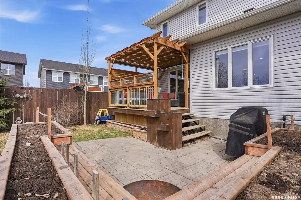 364 Underhill Bend Saskatoon SK S7V 0N1