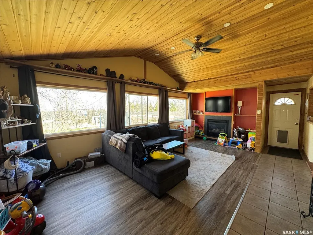 381 2nd Street Disley SK S0G 0H0