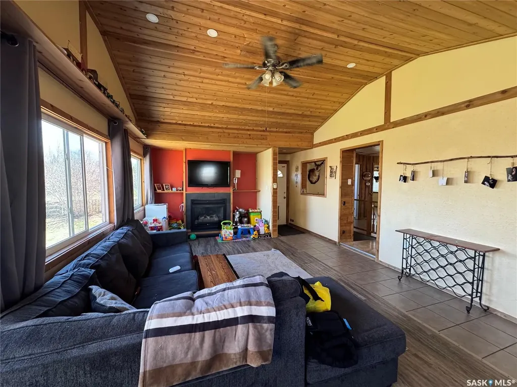 381 2nd Street Disley SK S0G 0H0