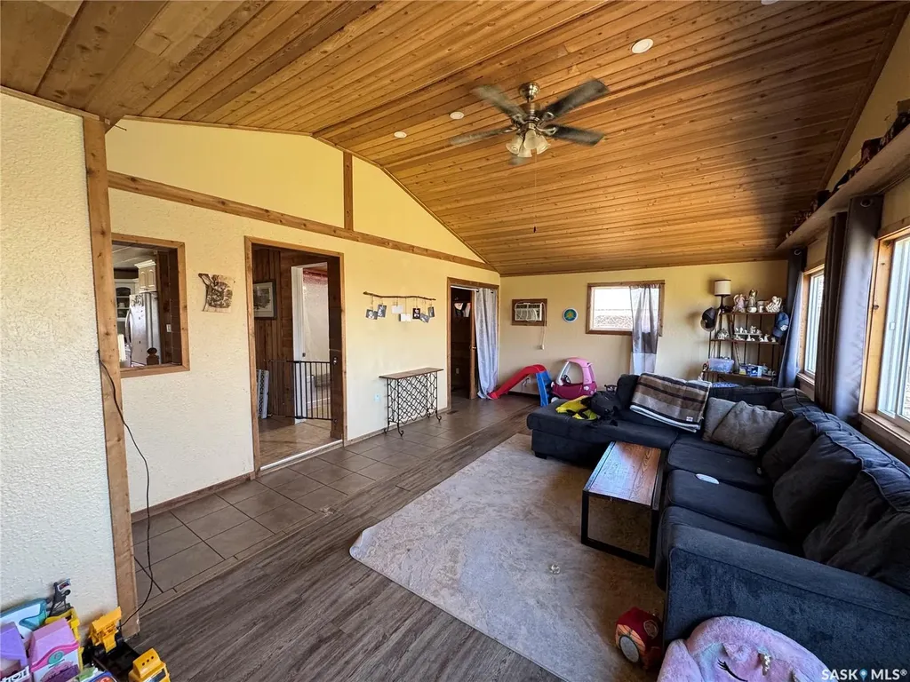 381 2nd Street Disley SK S0G 0H0