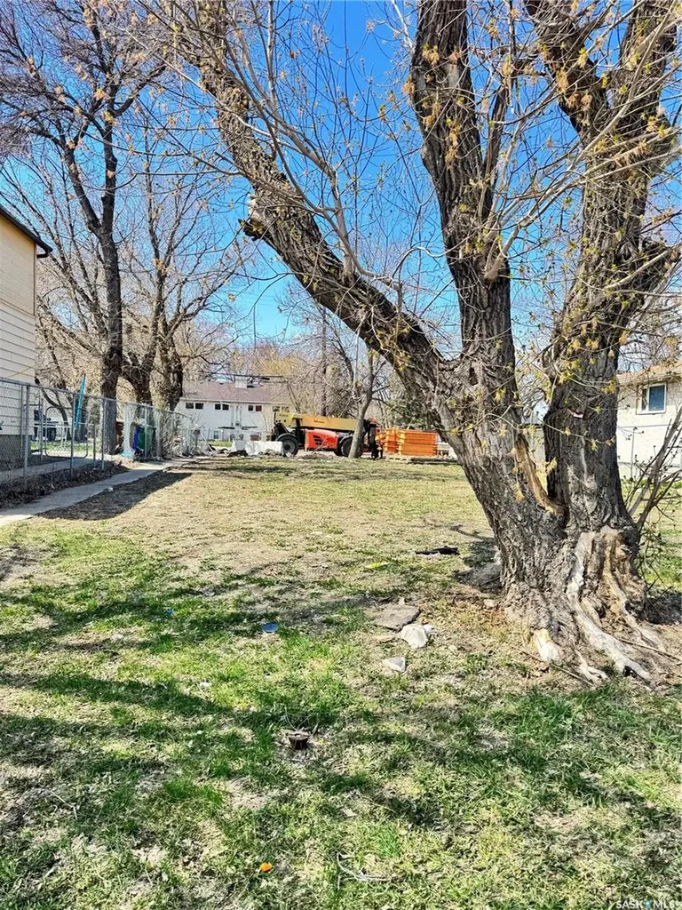 1128 Angus Street Regina SK S4T 1Y5