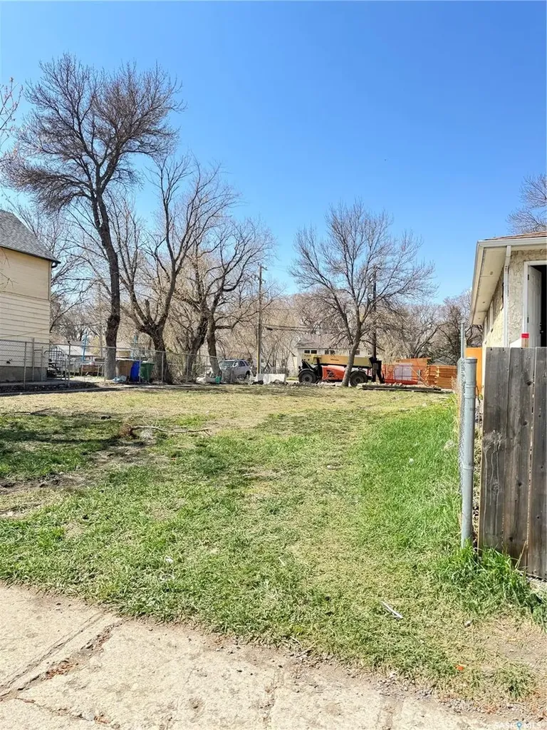 1122 Angus Street Regina SK S4T 1Y5