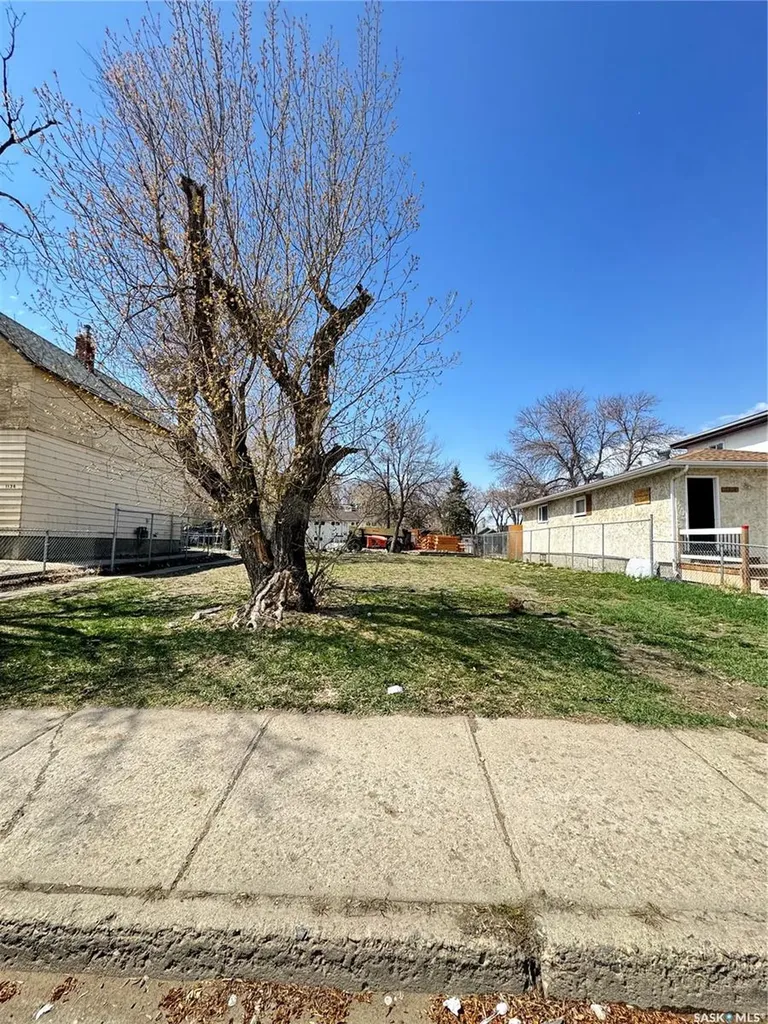 1122 Angus Street Regina SK S4T 1Y5