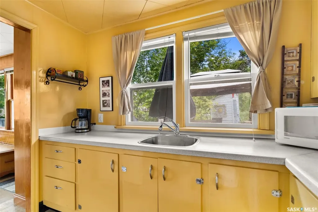 223 2nd Street E Regina Beach SK S0G 4C0