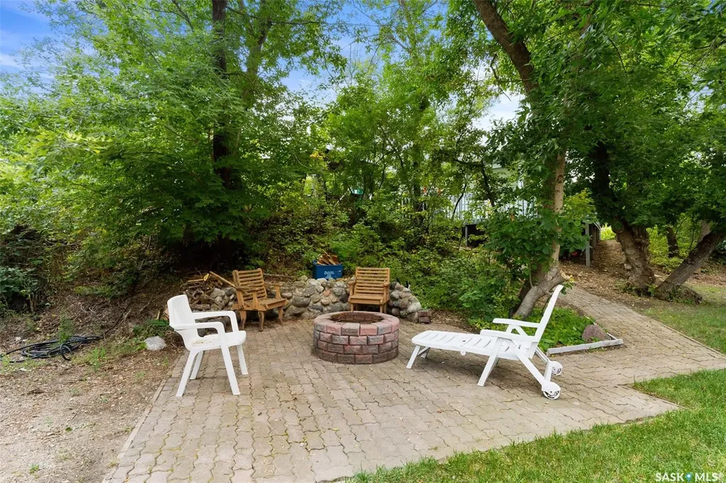 223 2nd Street E Regina Beach SK S0G 4C0