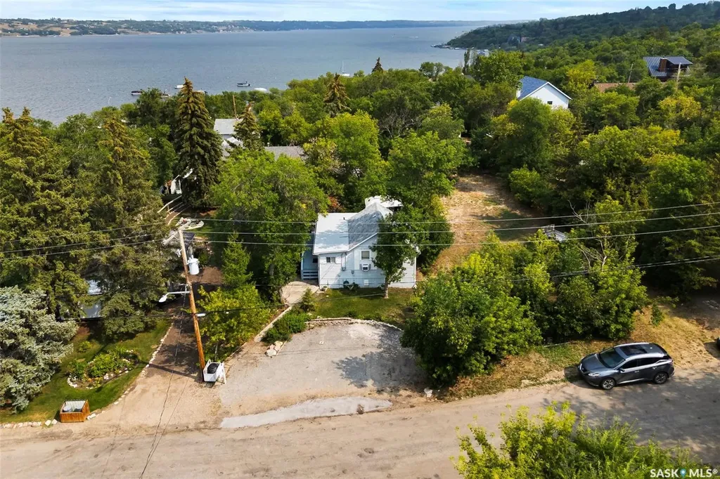 223 2nd Street E Regina Beach SK S0G 4C0