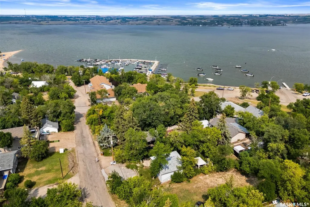 223 2nd Street E Regina Beach SK S0G 4C0