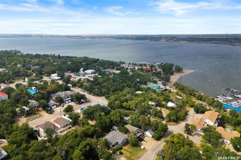 223 2nd Street E Regina Beach SK S0G 4C0