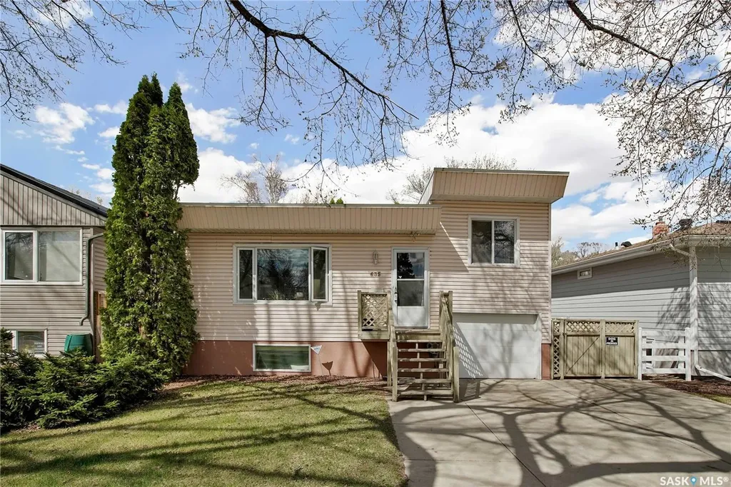 635 4th Street E Saskatoon SK S7H 1J8