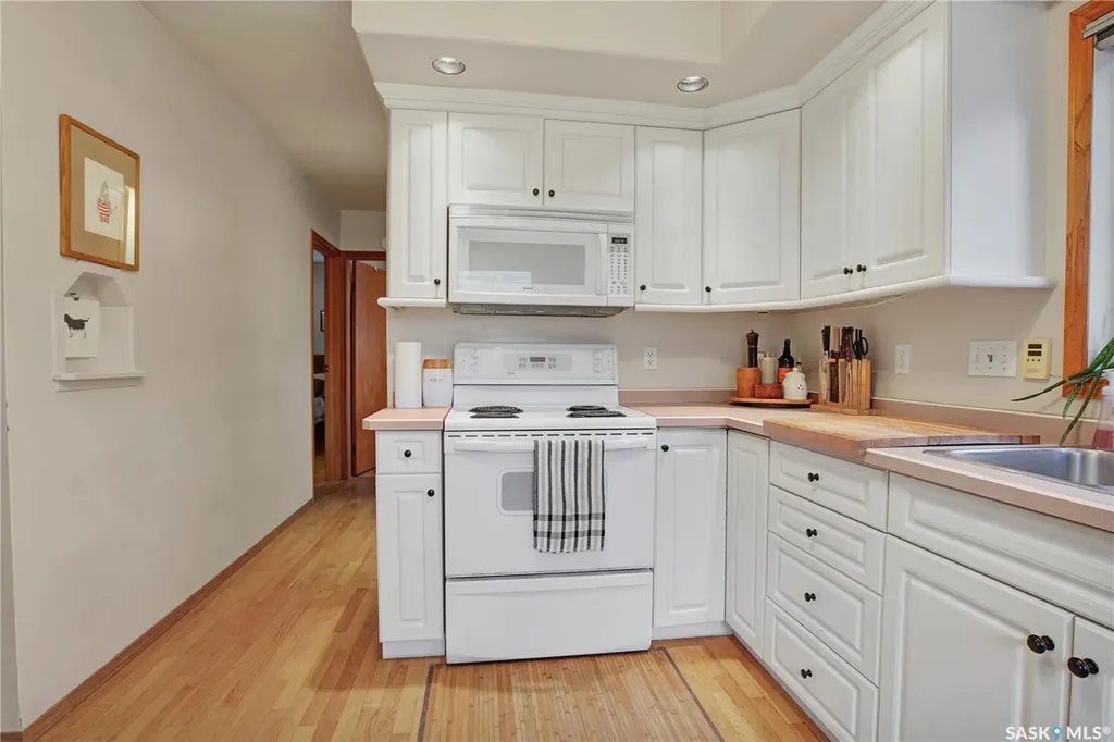 635 4th Street E Saskatoon SK S7H 1J8