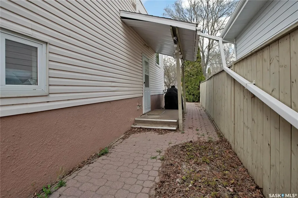 635 4th Street E Saskatoon SK S7H 1J8