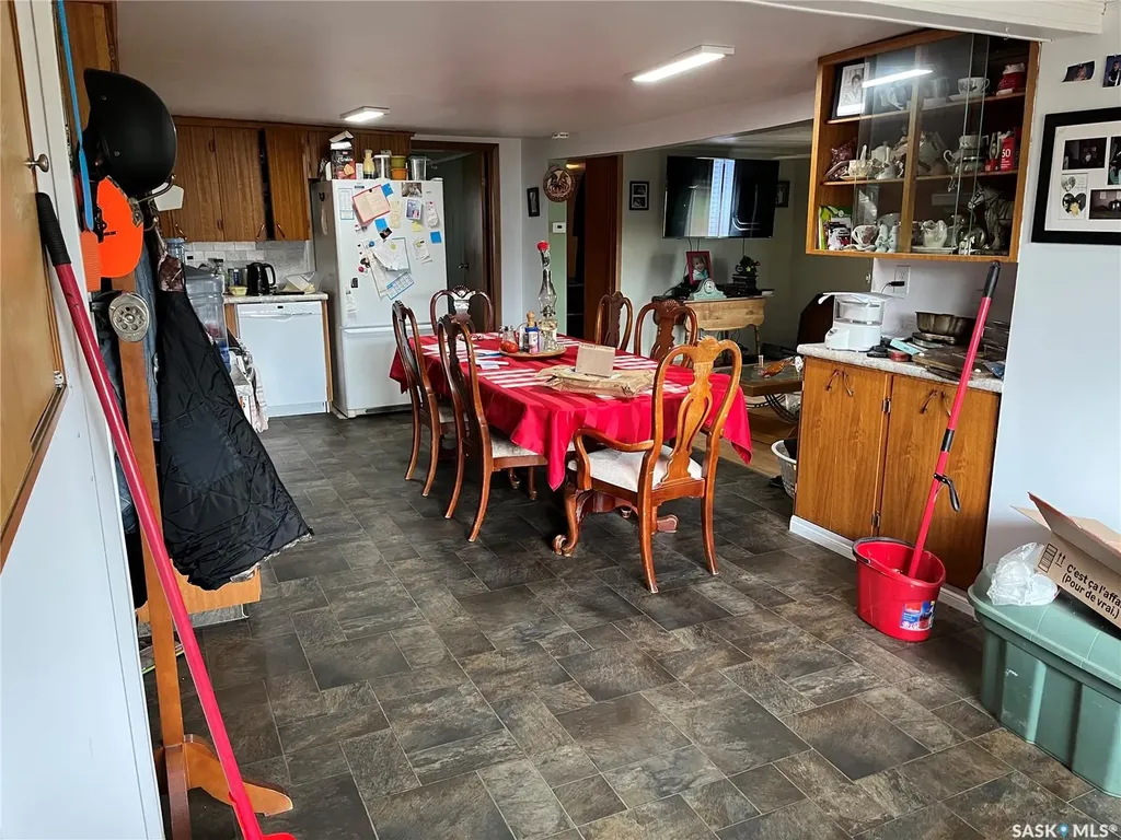 9 2nd Street E Willow Bunch SK S0H 4K0