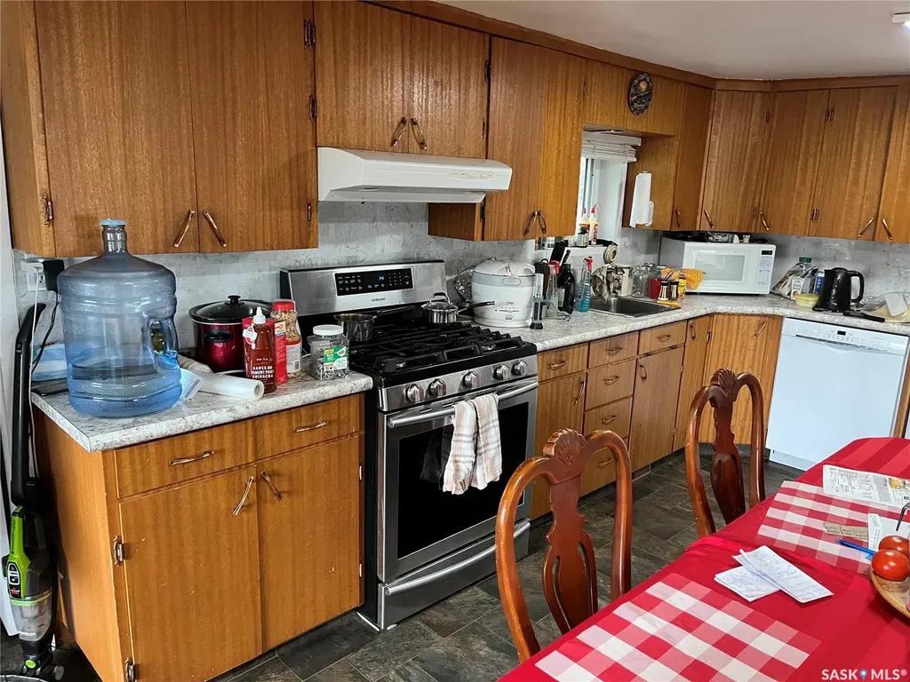 9 2nd Street E Willow Bunch SK S0H 4K0