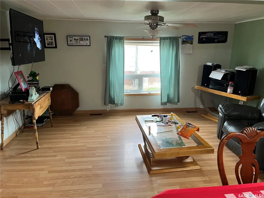 9 2nd Street E Willow Bunch SK S0H 4K0