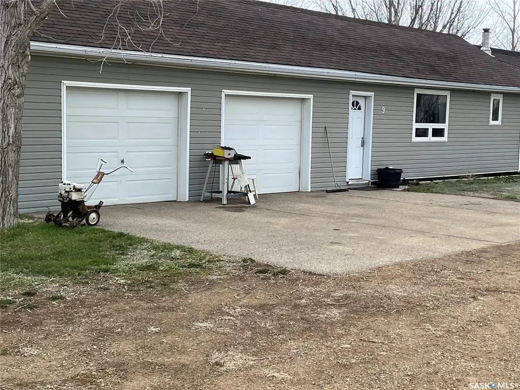 9 2nd Street E Willow Bunch SK S0H 4K0
