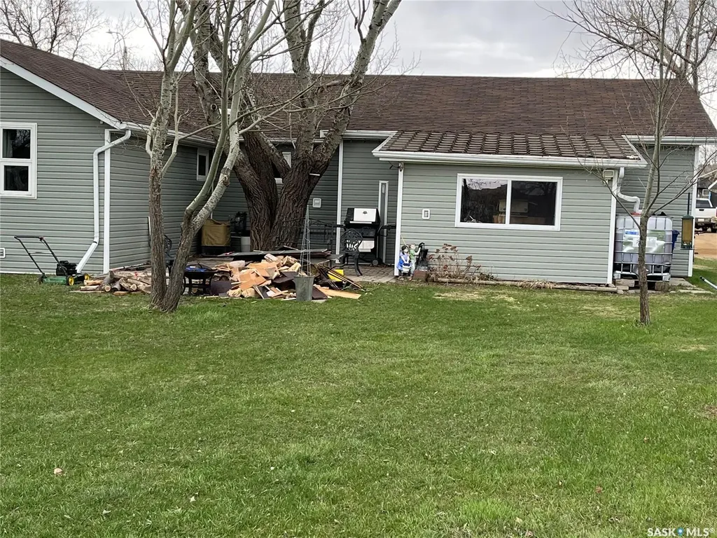 9 2nd Street E Willow Bunch SK S0H 4K0