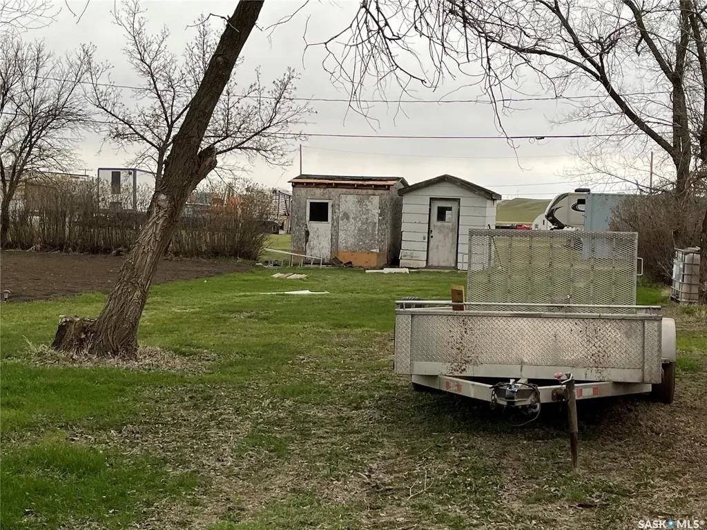 9 2nd Street E Willow Bunch SK S0H 4K0