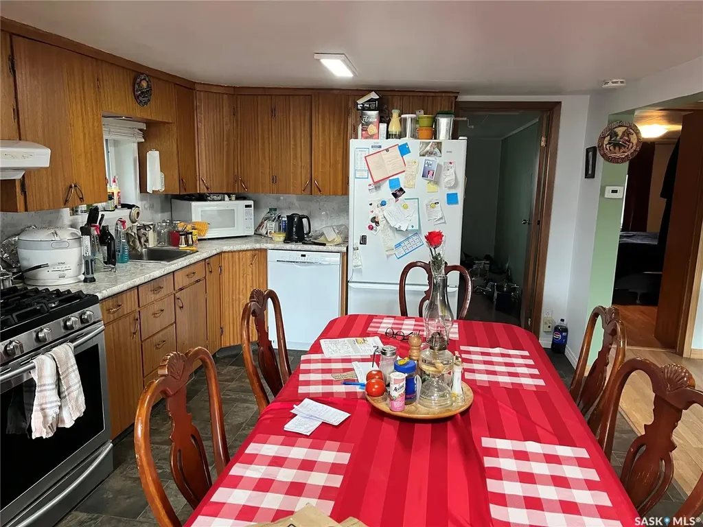 9 2nd Street E Willow Bunch SK S0H 4K0