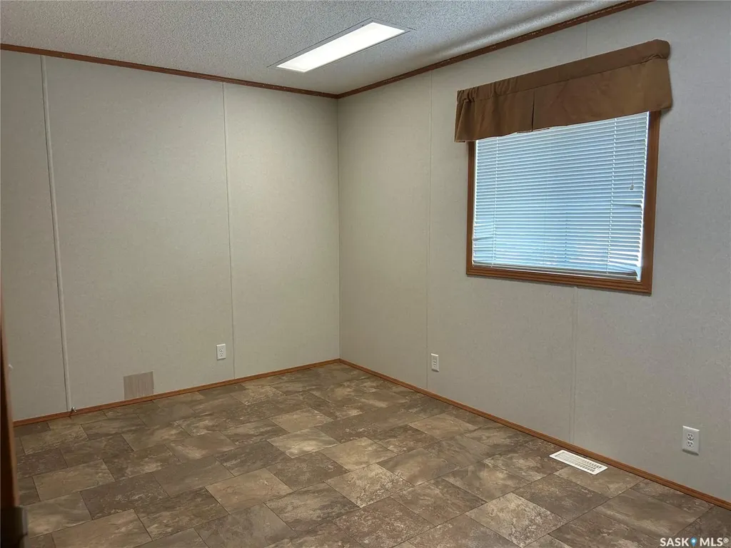 2004 Alice Road Estevan SK S4A 3A7
