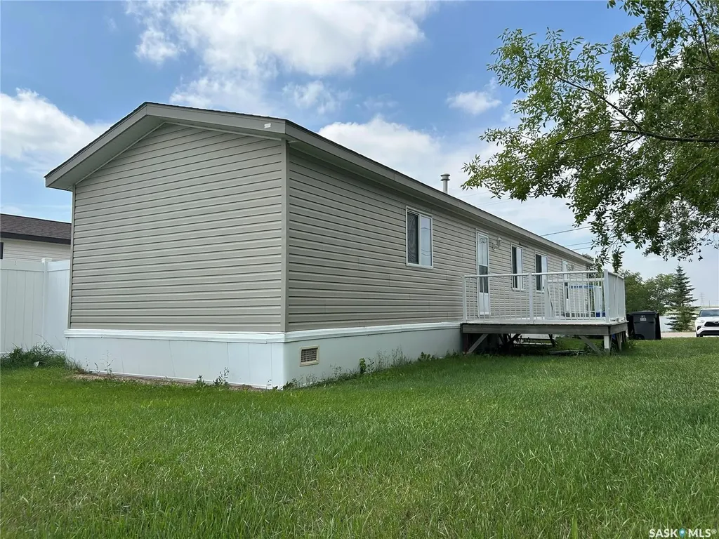 2004 Alice Road Estevan SK S4A 3A7
